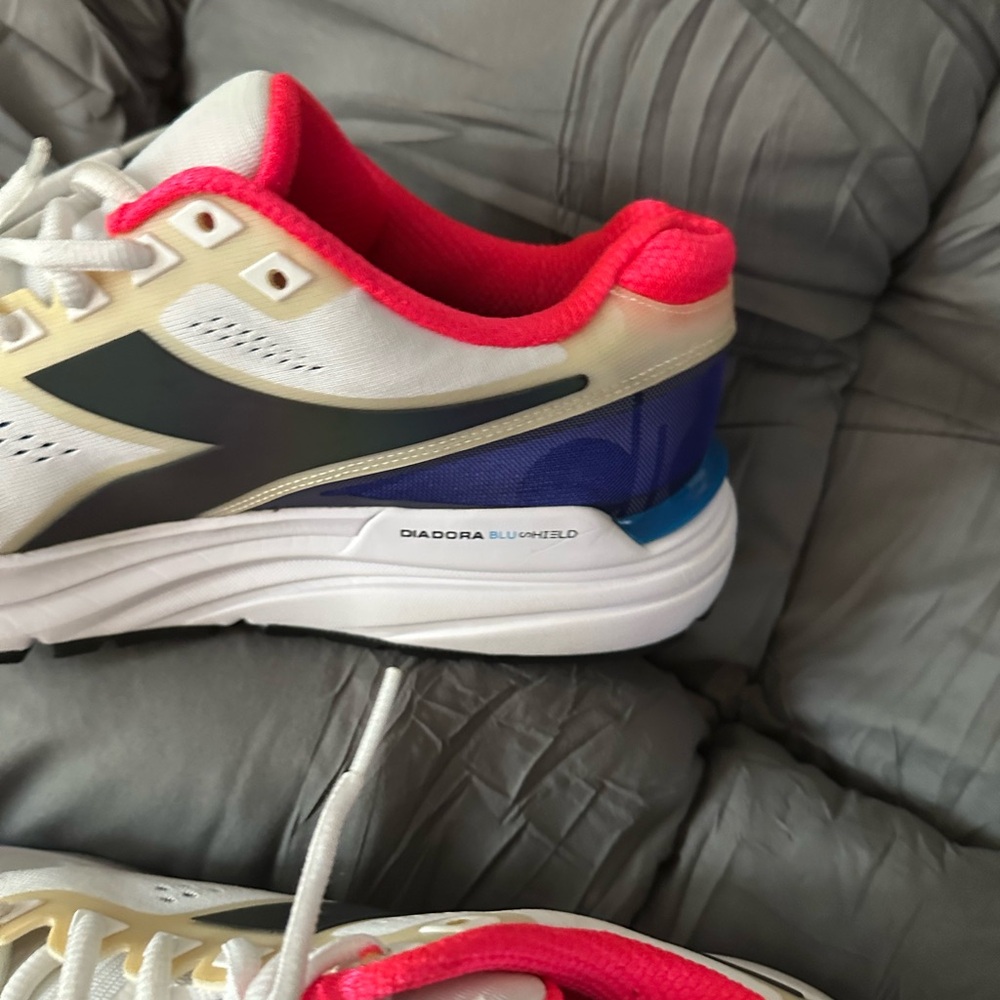 Diadora White and Red Athletic Shoes with Sporty Design